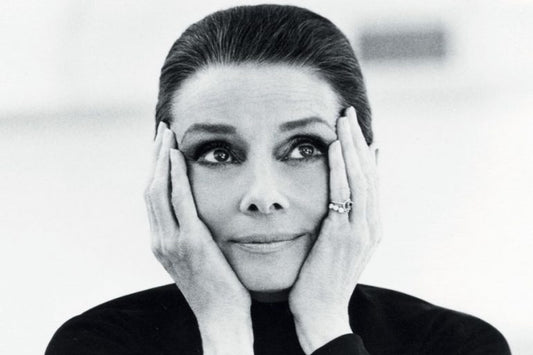 Audrey Hepburn "La elegancia es la única belleza que no se aja nunca. La belleza de una mujer no reside en los trajes que lleva, ni en su maquillaje, ni en la manera en la que se arregla el pelo. La verdadera belleza es un reflejo del alma"